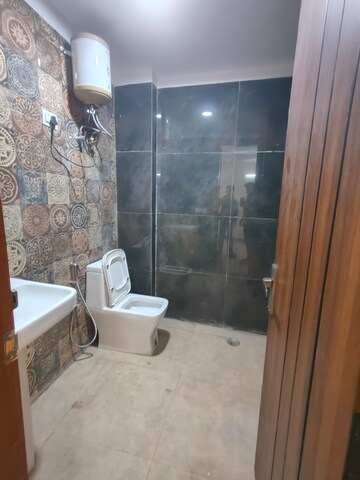 Bathroom in 1 BHK Builder Floor at Palm Residency Chhatarpur, Chattarpur – for Rent