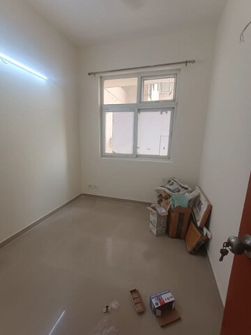 Room in 2.5 BHK Apartment at Mahagun Mywoods, Sector 16c Greater Noida – for Rent
