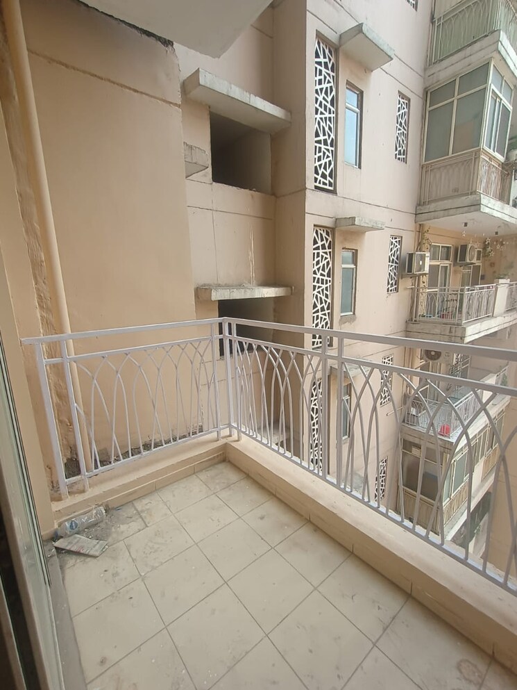 Balcony, mahagun-mywoods 2.5 Bedroom 1290 Sq.Ft. Apartment In Sector 16c Greater Noida Greater Noida 8792902