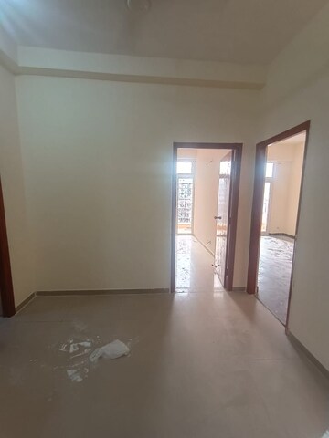 Room in 2.5 BHK Apartment at Mahagun Mywoods, Sector 16c Greater Noida – for Rent