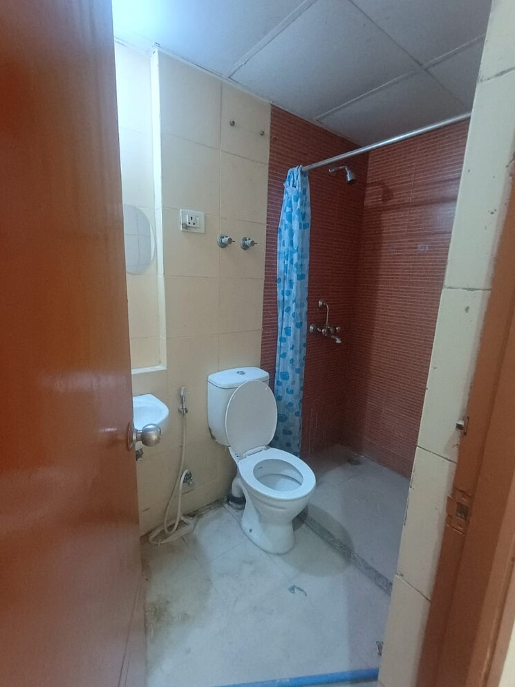 Bathroom, mahagun-mywoods 2.5 Bedroom 1290 Sq.Ft. Apartment In Sector 16c Greater Noida Greater Noida 8792902