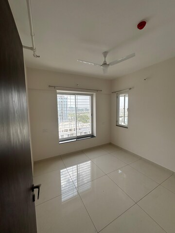 Room in 2 BHK Apartment at Yashwin Orizzonte, Kharadi – for Rent