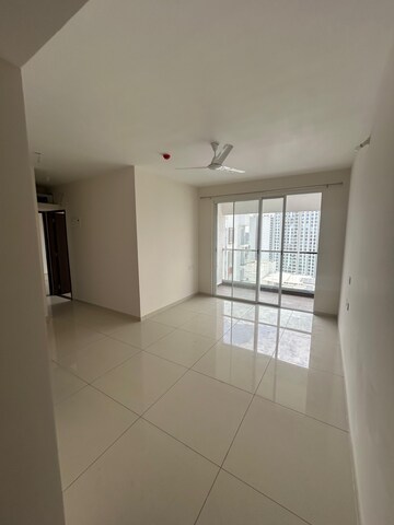 Room in 2 BHK Apartment at Yashwin Orizzonte, Kharadi – for Rent