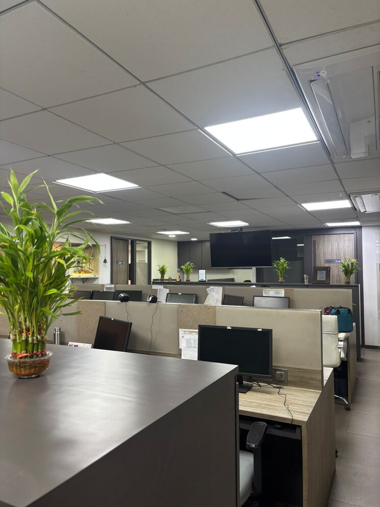 Team Area, mahesh-kamala-spaces Commercial Office Space 1480 Sq.Ft. In Santacruz West Mumbai 8792885