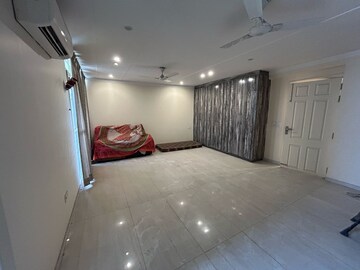 Room in 3 BHK Builder Floor at Ansal Sushant Lok I, Sector 43 – for Rent