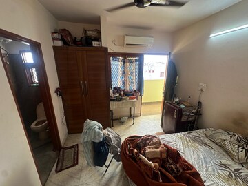 1 RK Apartment For Rent in RWA Qutab Enclave, Katwaria Sarai