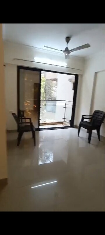 Room in 3 BHK Apartment at Aparna Building Andheri, Andheri West – for Rent