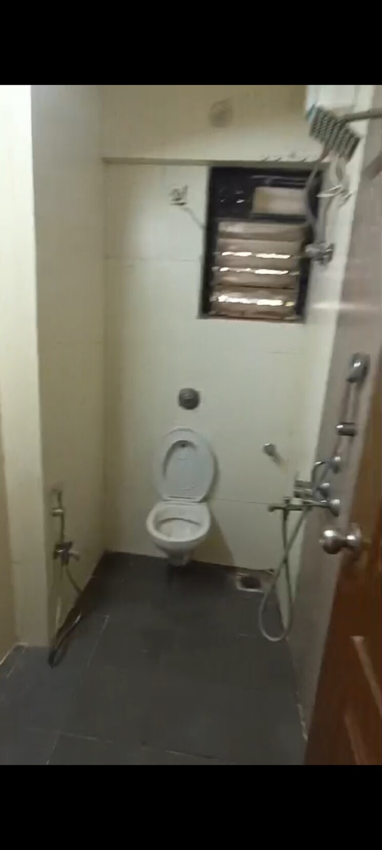 Bathroom, aparna-building-andheri 3 Bedroom 860 Sq.Ft. Apartment In Andheri West Mumbai 8793043