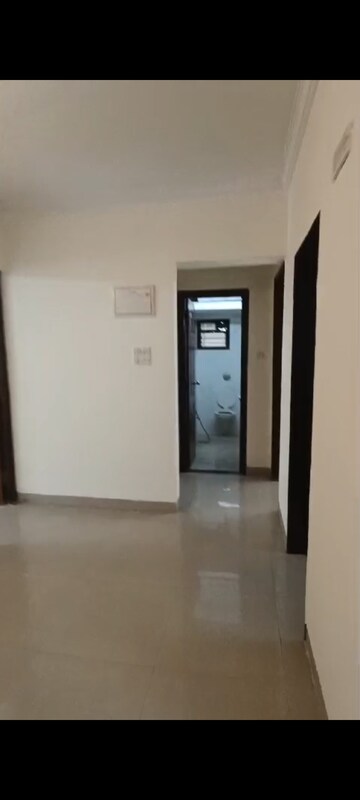 Room in 3 BHK Apartment at Aparna Building Andheri, Andheri West – for Rent
