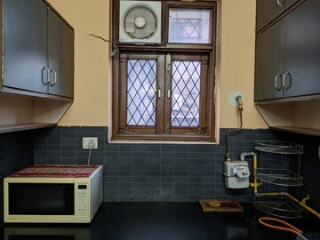 Furnished Amenities in 2 BHK Builder Floor at Lajpat Nagar ii – for Rent