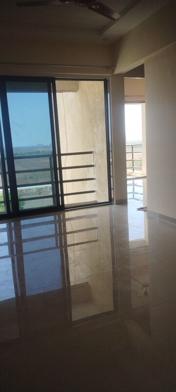 Room in 1 BHK Apartment at Naigaon East – for Rent