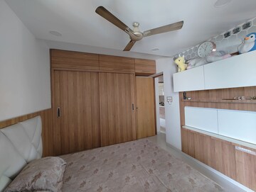 Room in 2 BHK Apartment at Solitaire Heights, Malad West – for Sale