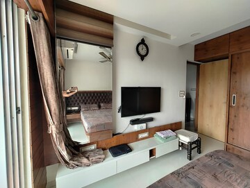 Furnished Amenities in 2 BHK Apartment at Solitaire Heights, Malad West – for Sale