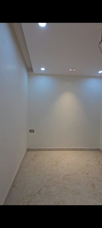 Room in 3.5 BHK Builder Floor at Laxmi Nagar – for Sale