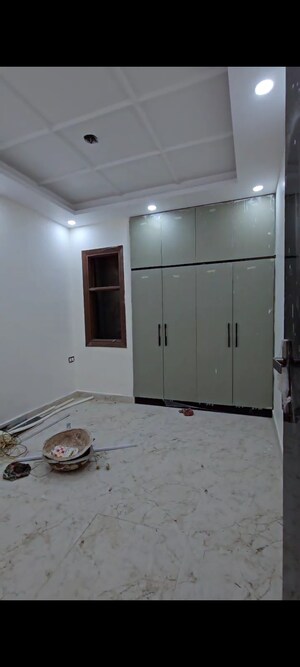 Room in 3.5 BHK Builder Floor at Laxmi Nagar – for Sale