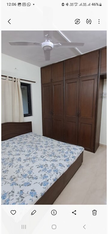 Bedroom in 2 BHK Apartment at Kandivali West – for Rent