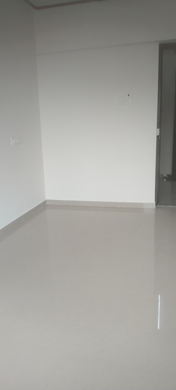 Room in 2 BHK Apartment at Sunteck Maxxworld, Tivri – for Rent