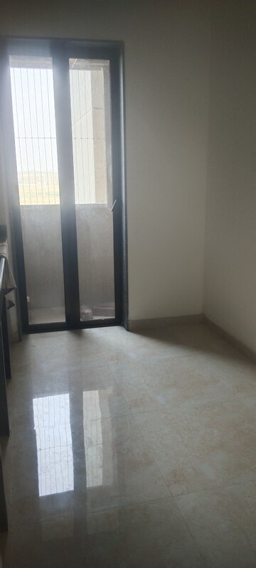 Room in 2 BHK Apartment at Sunteck Maxxworld, Tivri – for Rent