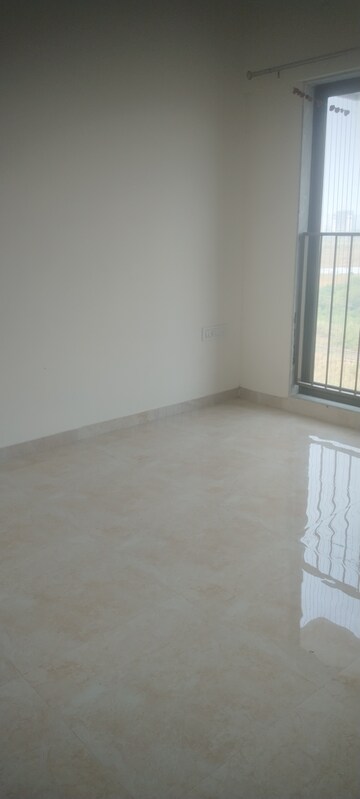 Room in 2 BHK Apartment at Sunteck Maxxworld, Tivri – for Rent