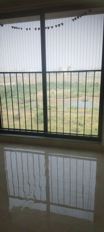 Room in 2 BHK Apartment at Sunteck Maxxworld, Tivri – for Rent