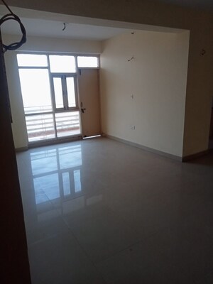 Room in 2 BHK Apartment at RAS Palm Residency, Sector 76 – for Sale