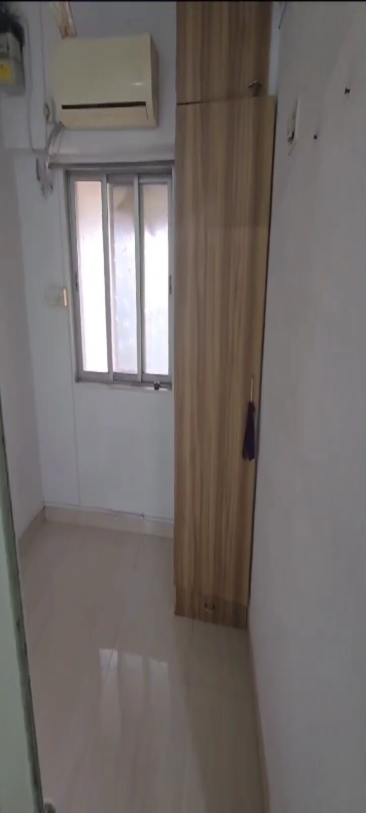 Room, dadar west 1.5 Bedroom 480 Sq.Ft. Apartment In Dadar West Mumbai 8793066