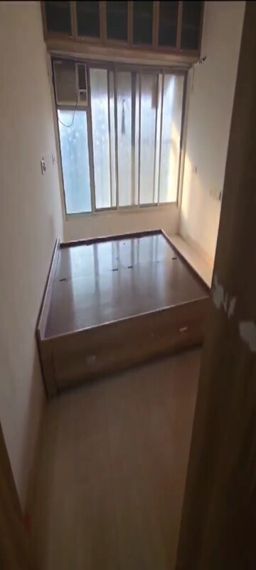 Bedroom in 1.5 BHK Apartment at Dadar West – for Rent