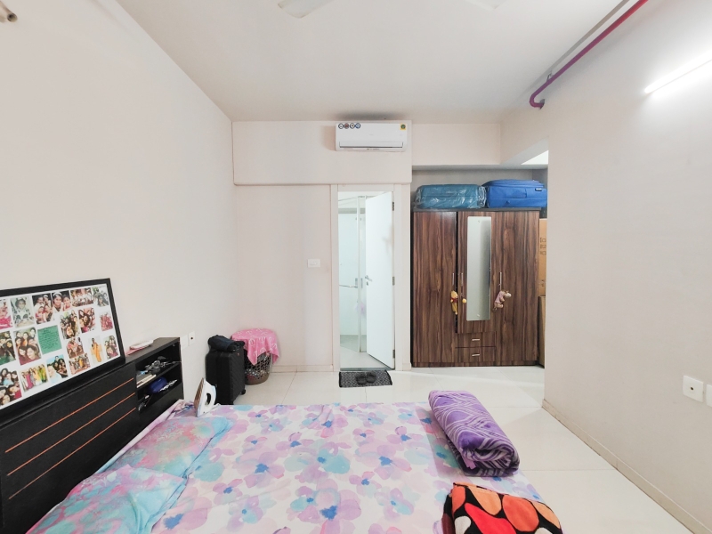 2 BHK + Extra Room 820 Sq.Ft. Apartment in Rustomjee Urbania Azziano
