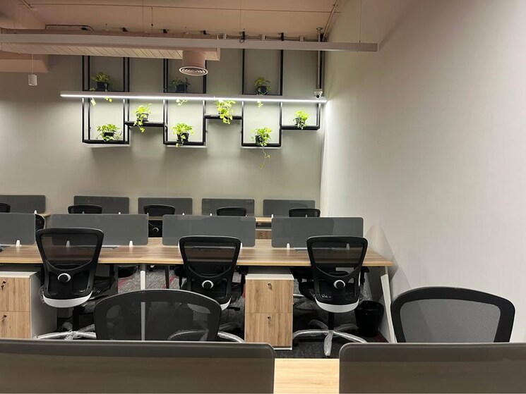 Team Area, scheme no 140 Commercial Office Space 2600 Sq.Ft. In Scheme No 140 Indore 8793068