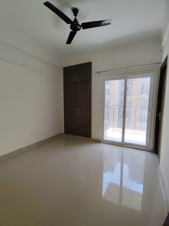 3 BHK Apartment For Rent in Amrapali Centurian Park Phase II