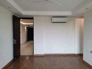 Room in 3 BHK Builder Floor at DLF City Phase V, Dlf Phase V – for Rent
