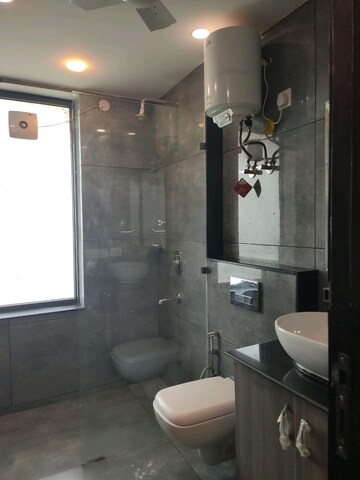 Bathroom in 3 BHK Builder Floor at DLF City Phase V, Dlf Phase V – for Rent