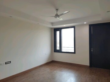 Room in 3 BHK Builder Floor at DLF City Phase V, Dlf Phase V – for Rent
