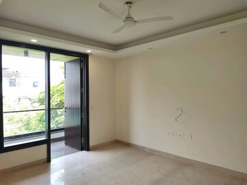 Room in 3 BHK Builder Floor at DLF City Phase V, Dlf Phase V – for Rent