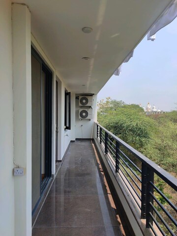 Balcony in 3 BHK Builder Floor at DLF City Phase V, Dlf Phase V – for Rent