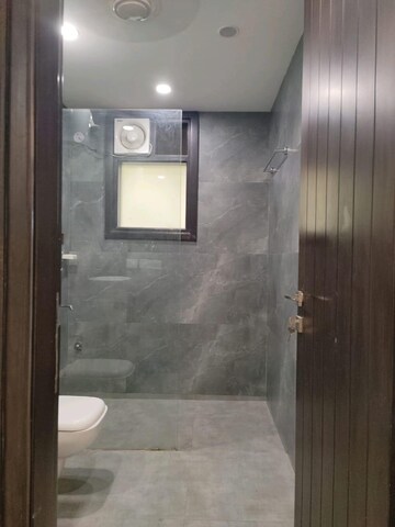 Bathroom in 3 BHK Builder Floor at DLF City Phase V, Dlf Phase V – for Rent