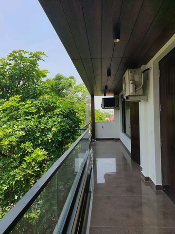 Balcony in 3 BHK Builder Floor at DLF City Phase V, Dlf Phase V – for Rent