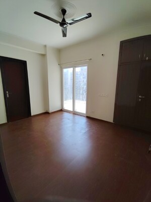 Room in 3 BHK Apartment at Amrapali Terrace Homes, Tech Zone 4 Greater Noida – for Sale