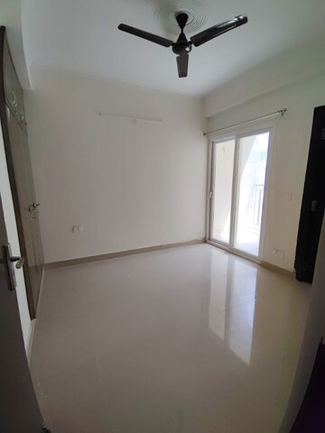 Room in 3 BHK Apartment at Amrapali Terrace Homes, Tech Zone 4 Greater Noida – for Sale