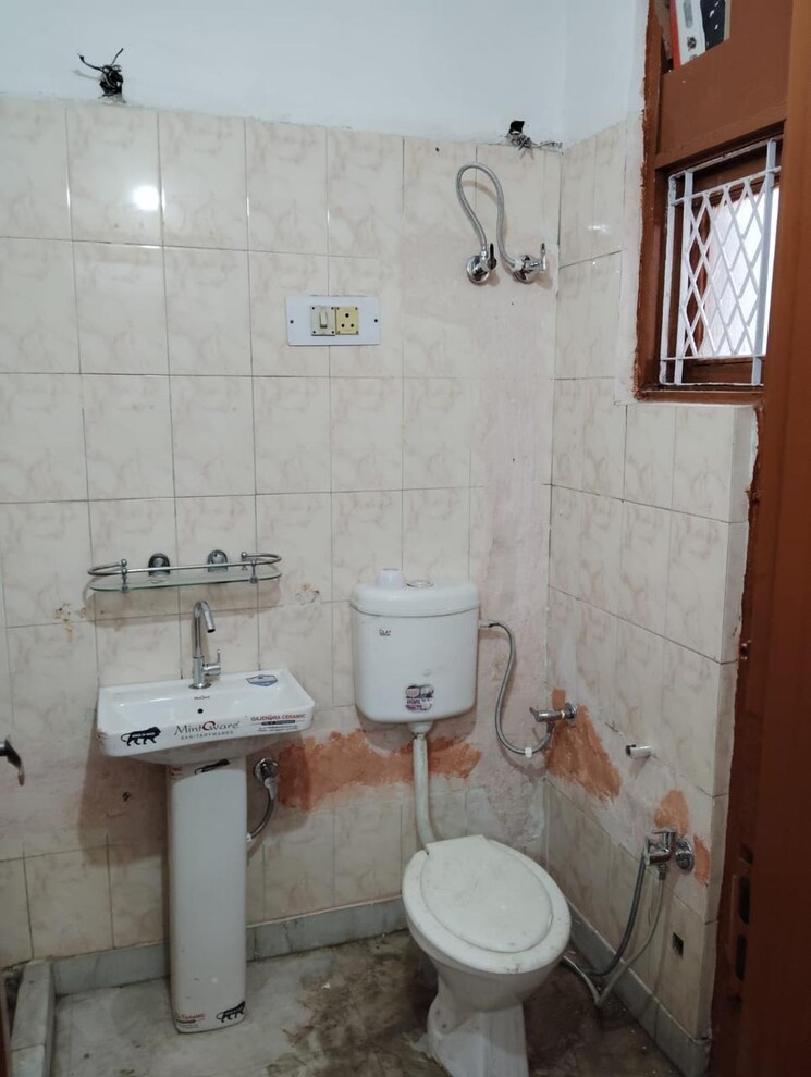 Bathroom, vikas puri 2 Bedroom 1800 Sq.Ft. Builder Floor In Vikas Puri Delhi 8793175