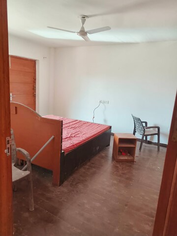 Bedroom in 4 BHK Builder Floor at Eros Rosewood City, Sector 49 – for Rent