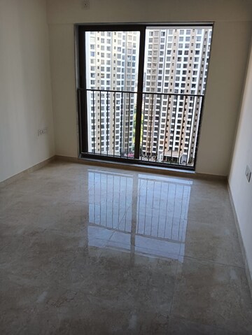 Room in 2 BHK Apartment at Sunteck Maxxworld, Tivri – for Rent