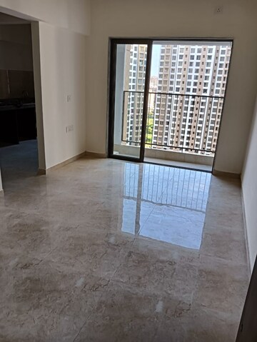 Room in 2 BHK Apartment at Sunteck Maxxworld, Tivri – for Rent