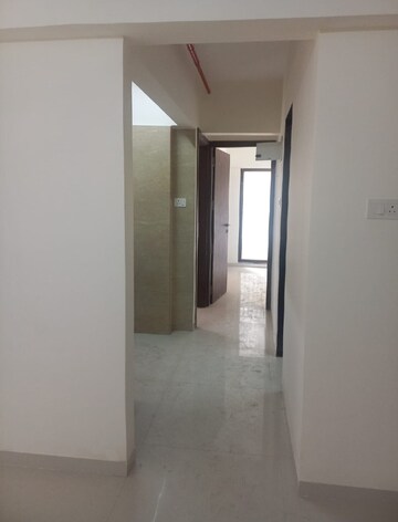 Room in 2 BHK Apartment at Shraddha Pinnacle, Vikhroli East – for Rent