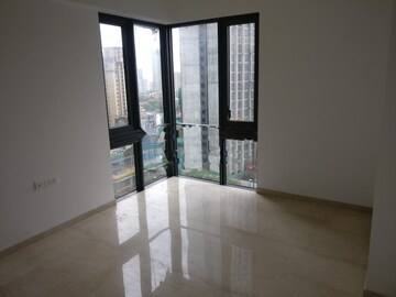 Room in 3 BHK Apartment at Lodha The Park, Worli – for Rent