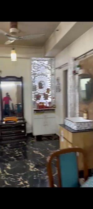 Room in 2.5 BHK Apartment at Rishabh Paradise, Abhay Khand – for Sale