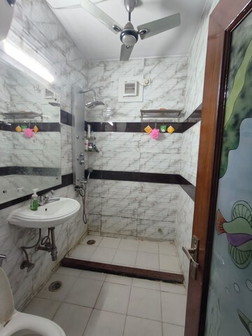 Bathroom in 4 BHK Apartment at Bancourt Apartment, Sector 43 – for Rent
