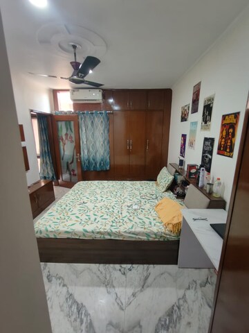 Bedroom in 4 BHK Apartment at Bancourt Apartment, Sector 43 – for Rent