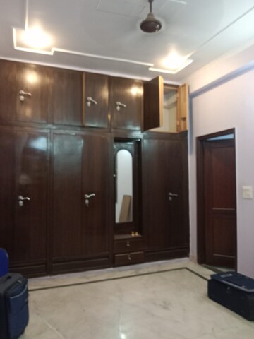 Room in 4 BHK Builder Floor at Vasundhara Sector 3 – for Rent