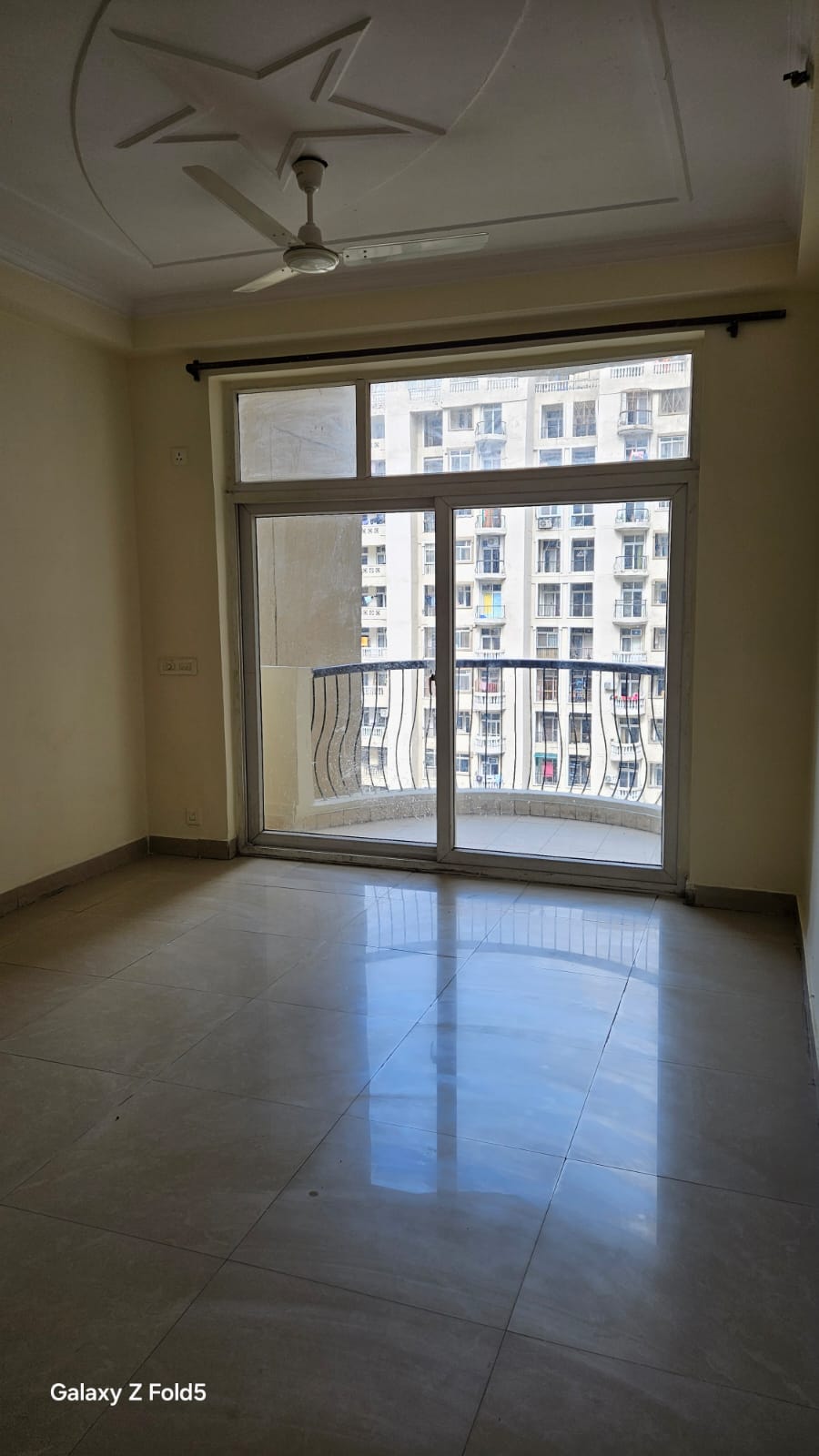 2.5 BHK + Study Room Apartment For Sale in Amrapali Silicon City